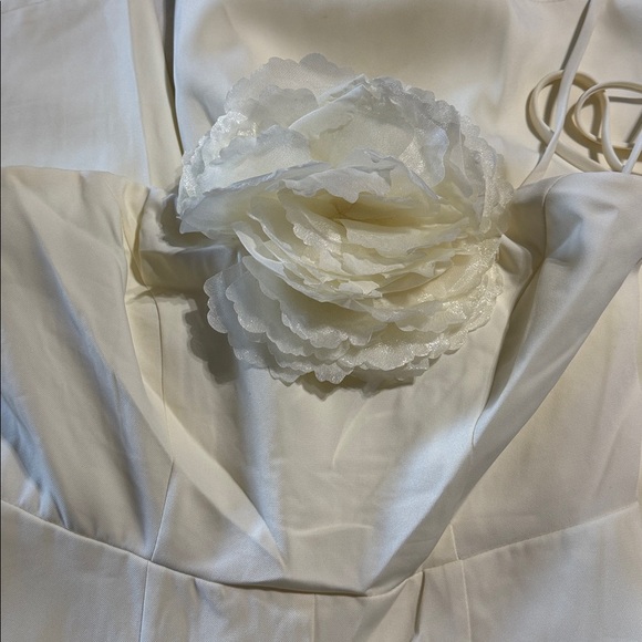 Mac Duggal Ivory Crepe Halter Neck Flower Detail Jumpsuit - Picture 7 of 16